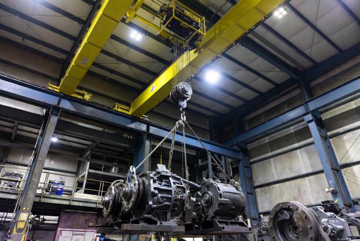 LOADMATE maintenance bay hoist